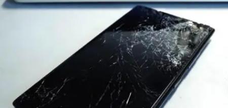 手机摔碎了立马买碎屏险，有用吗？（碎屏险的保障是否值得信赖）
