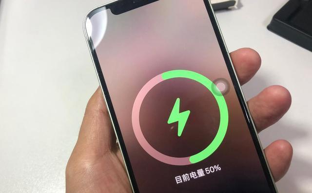 苹果手机无法充电的原因解析（探寻导致苹果手机无法正常充电的因素以及解决方案）  第2张