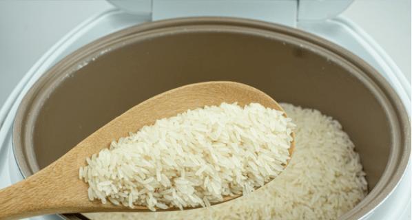 电饭煲内胆糊锅修复技巧（解决电饭煲内胆糊锅问题的实用方法）  第3张