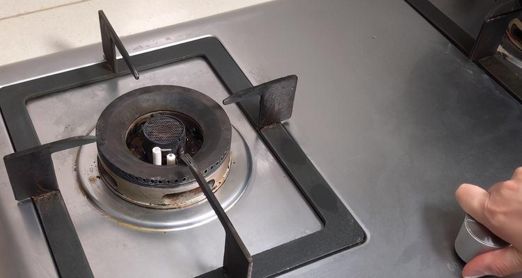 燃气灶点火不燃烧的维修方法（教你如何修理燃气灶点火不燃烧的问题）  第3张