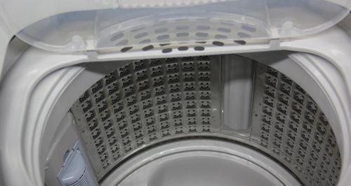 洗衣机里都是纤维的解决方法（有效清洁洗衣机和保护纤维质量的小技巧）  第1张
