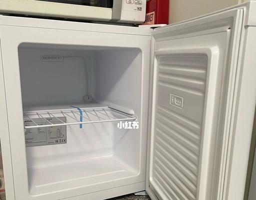冰箱上冷冻层的处理方法（保持冷冻层清洁与使用的技巧）  第3张