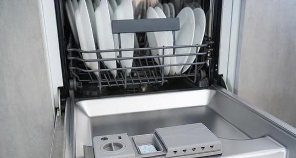 如何解决无法完整嵌入洗碗机的问题（妙招教你充分利用空间实现完美洗碗机安装）