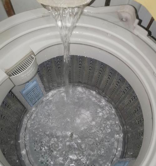 半机动洗衣机清洗方法（全面解析使用半机动洗衣机的正确清洗方法）  第3张