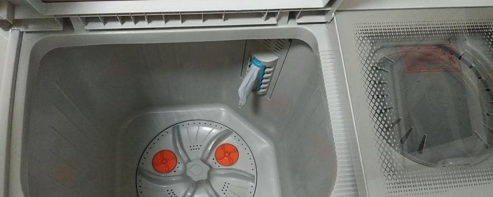 半机动洗衣机清洗方法（全面解析使用半机动洗衣机的正确清洗方法）  第1张