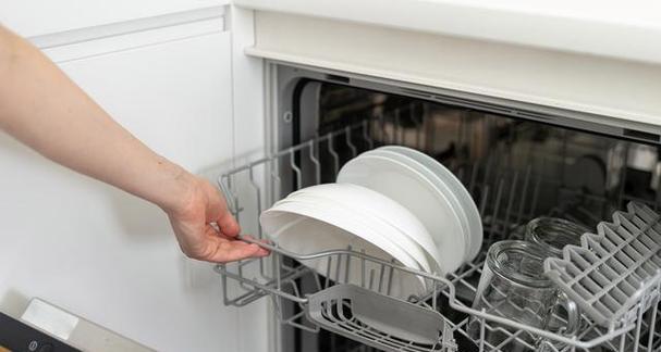 洗碗机不停的排水问题解决方法（遇到洗碗机频繁排水）