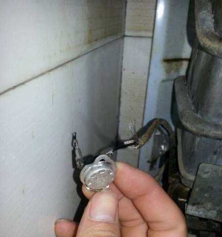夏普热水器显示E2故障码的解决方法（夏普热水器附近维修服务提供的专业解决方案）  第1张