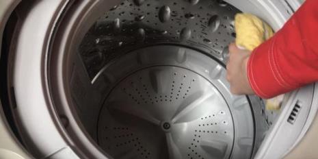 如何正确清洗洗衣机内胆（简单易行的方法让您的洗衣机恢复清洁如新）