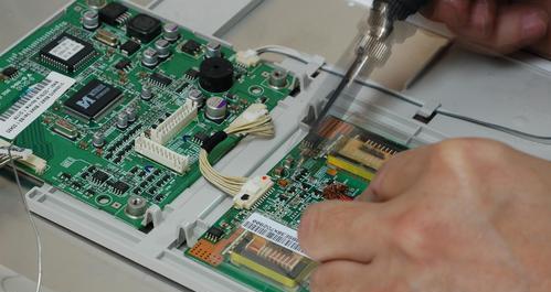 解决电视机出现双声音问题的方法（探索问题原因并提供实用解决方案）