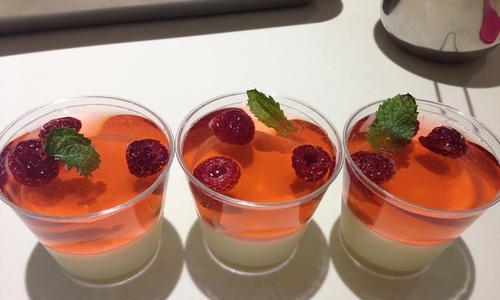 简单又好吃的酸奶果冻的制作方法（让你口感丰富）