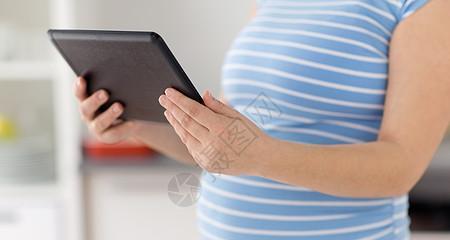 早期孕妇是否可以使用电脑（了解早期孕妇使用电脑的注意事项）  第1张