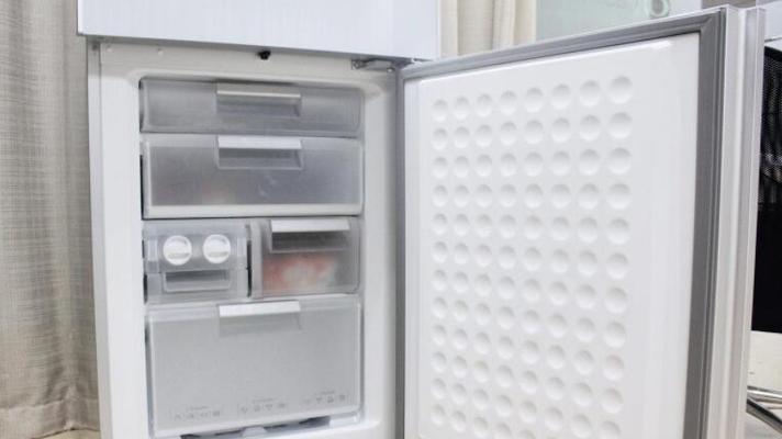 解决LG冰箱冰堵问题的有效方法（掌握清除LG冰箱冰堵的技巧）