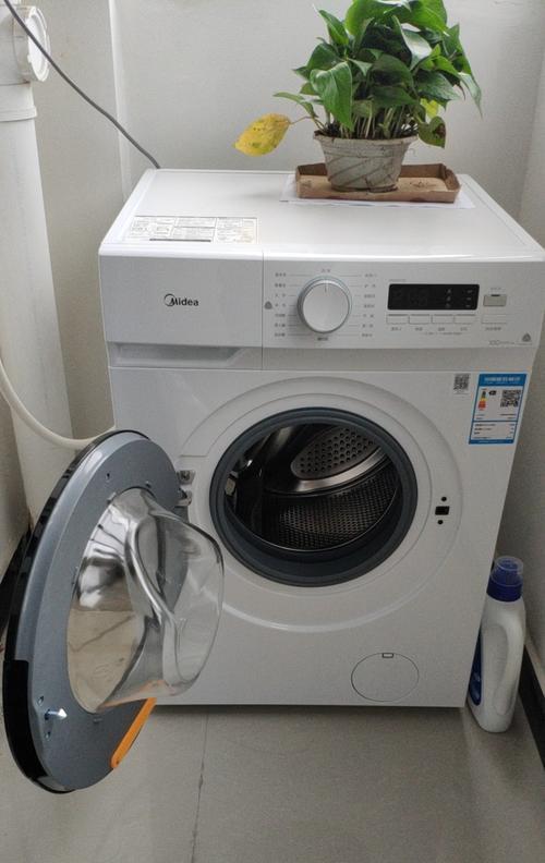 如何有效去除洗衣机洗完后的白色水渍（洗衣机白色水渍的处理方法及技巧）