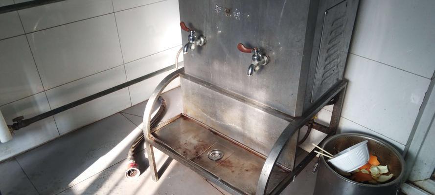 饮水机水管漏气的修复方法（解决饮水机水管漏气问题的简单有效方法）