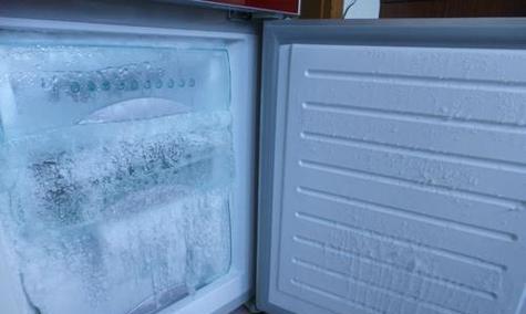 如何彻底清洗冰箱冷冻抽屉（简单易行的方法教你清洗冰箱冷冻抽屉）