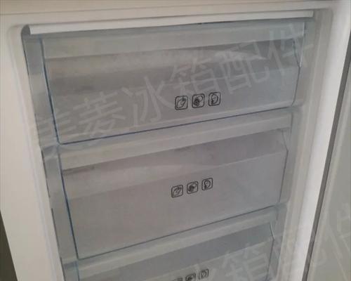 如何彻底清洗冰箱冷冻抽屉（简单易行的方法教你清洗冰箱冷冻抽屉）  第2张
