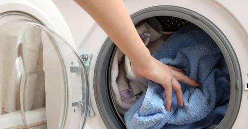 如何有效清除洗衣机的异味（简单实用的清洗方法）
