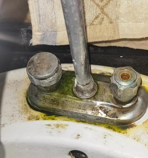 如何有效处理热水器水管生锈问题（解决生锈水管）
