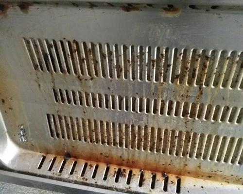 神奇妙招，轻松清洗油烟机内的油垢（让你的油烟机恢复清洁如新）  第2张
