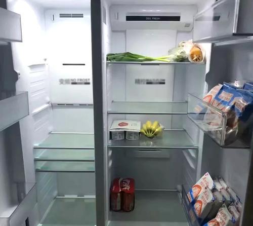 如何去除冰柜底部的印子（有效清除冰柜底部印子的方法与技巧）