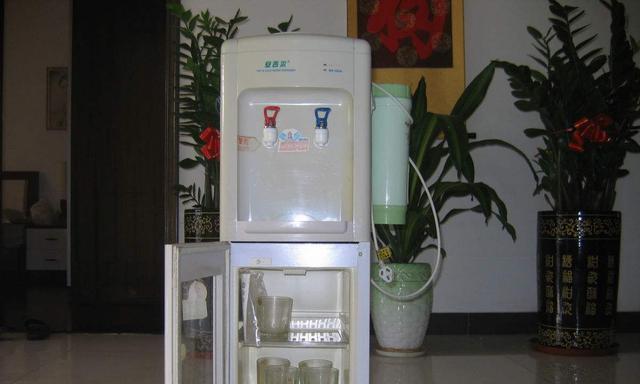 解决饮水机反复烧开水的方法（节省能源）