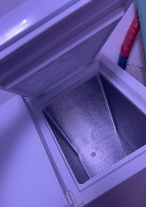 解决卧式冰柜有霜问题的有效方法（让冰柜保持清洁与高效的关键）  第2张