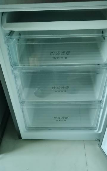 清洁容声冰箱冷藏室的有效方法（让你的冰箱保持清洁和卫生）  第2张