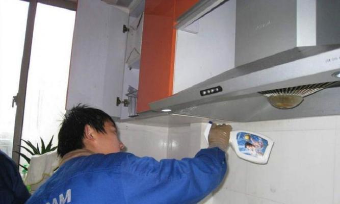 如何清洗置顶油烟机（简便快捷的清洗方法）  第3张