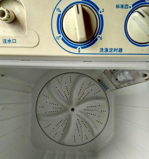 洗衣机包装没拆漏水怎么办（快速解决洗衣机漏水问题的实用方法）  第1张