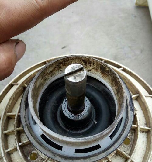 洗衣机里有铁锈的原因及解决办法（探究洗衣机内铁锈产生的根源）  第1张