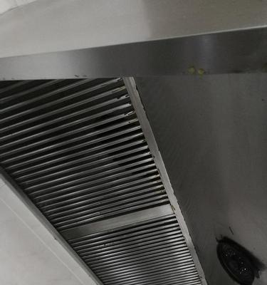 如何快速清洗油烟机烟道（省时又有效的清洗方法）