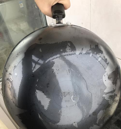 燃气灶铁锈处理指南（去除燃气灶铁锈的有效方法及注意事项）  第1张