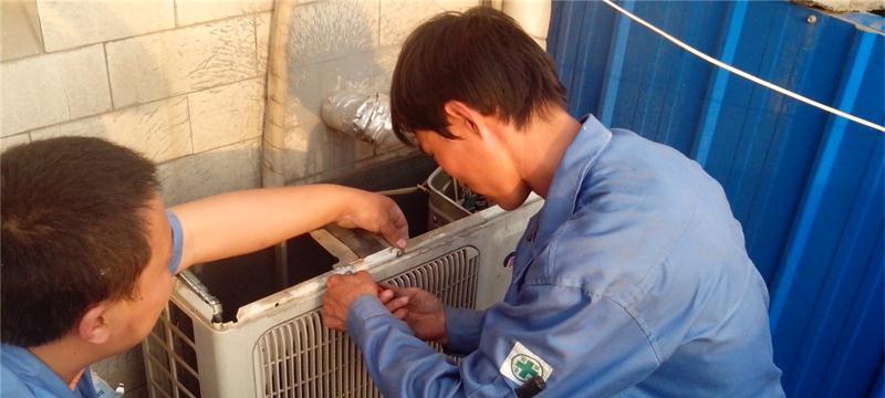 冰柜堵塞的修理方法（解决冰柜堵塞问题的实用技巧）
