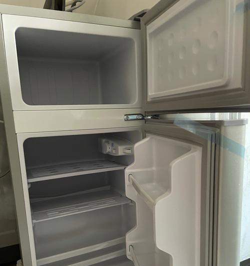 冰箱塑料修理指南（轻松解决冰箱上面的塑料问题）  第1张