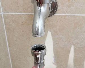 洗衣机水龙头漏水的应急处理方法（小妙招教你应对洗衣机水龙头漏水情况）