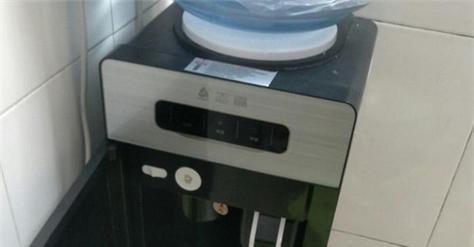 饮水机后面漏水的原因和解决方法（揭秘饮水机后面漏水）  第3张