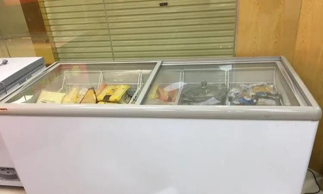 冰柜底下漏油的解决方法（保护环境与维护冷藏设备的关键）  第1张