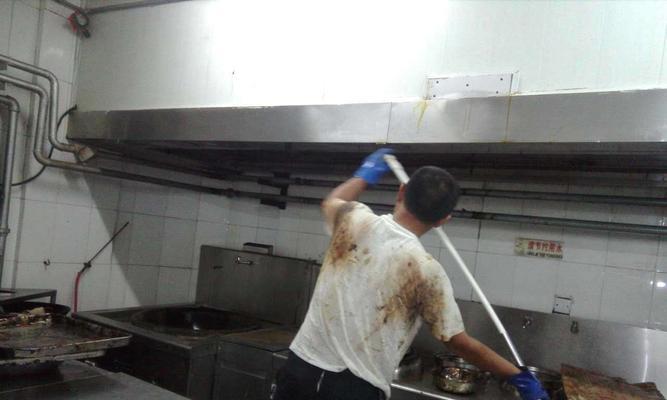 路边油烟机的清洗方法（轻松解决路边油烟机油污问题）  第1张