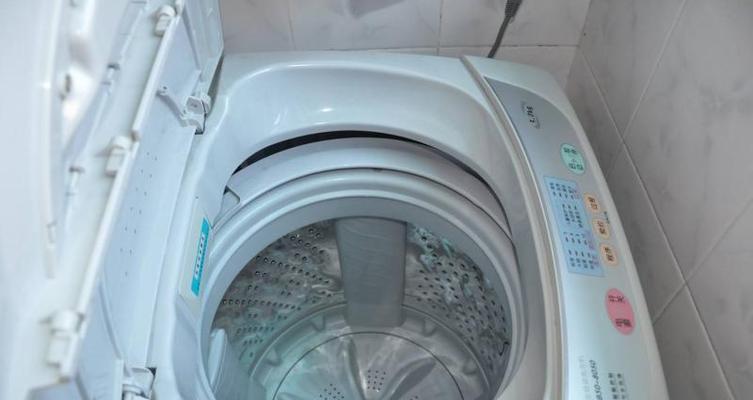 全自动洗衣机脱水撞桶问题排查与解决方法（揭秘全自动洗衣机脱水撞桶的真相）  第2张