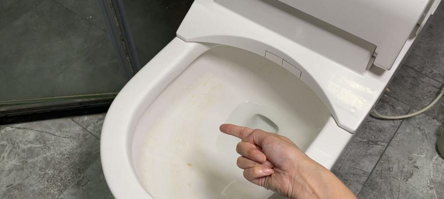如何自己修理漏水的抽水马桶水箱（快速解决水箱漏水问题的实用方法）  第3张