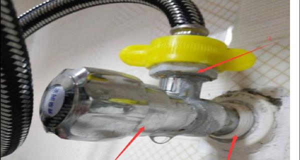 热水器后面滴水的处理方法（应对热水器后部滴水情况的有效措施）  第1张