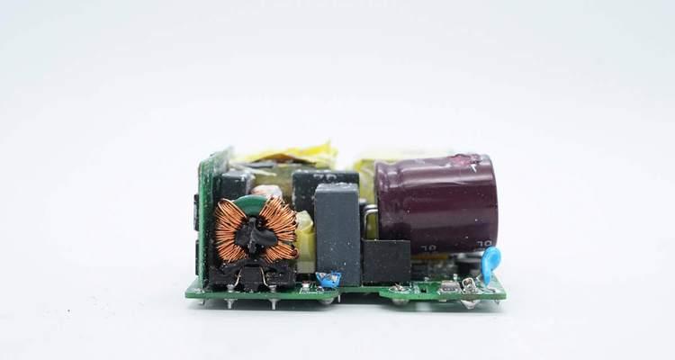裸露电源适配器拆解的安全措施有哪些？  第2张